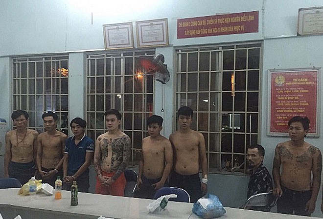 Nỗi đau kép của những chân dài chuyển giới - ảnh 1