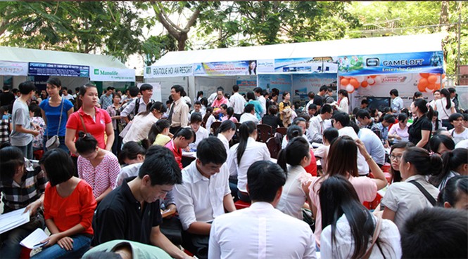 Sinh viên cùng Ngày hội Việc làm 2016 tại Đại học Duy Tân - ảnh 1