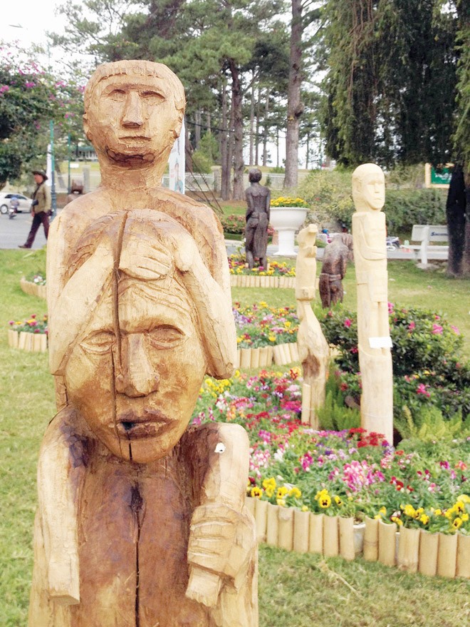 Ngồi lên vai già làng - ảnh 2