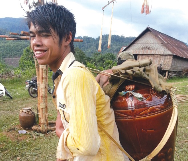 Đám cưới không phong bì của người Ba Na - ảnh 1