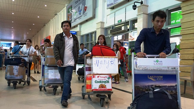 Máy bay, tàu hỏa, xe khách đêm 30 Tết: Một hành trình đặc biệt - ảnh 1