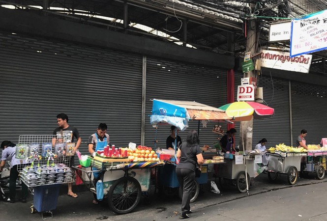 Người Việt mưu sinh ở xứ Chùa Vàng - ảnh 1