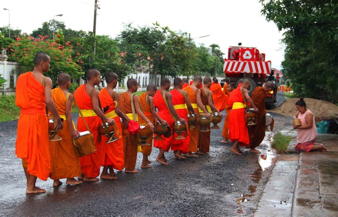 Báo Tiền Phong tiếp tục giúp đỡ đồng bào bị nạn ở Lào - ảnh 6