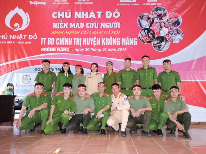Krông Năng: Đồng bào vùng sâu hào hứng tham gia Chủ nhật Đỏ - ảnh 9