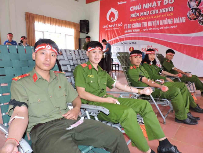 Krông Năng: Đồng bào vùng sâu hào hứng tham gia Chủ nhật Đỏ - ảnh 8