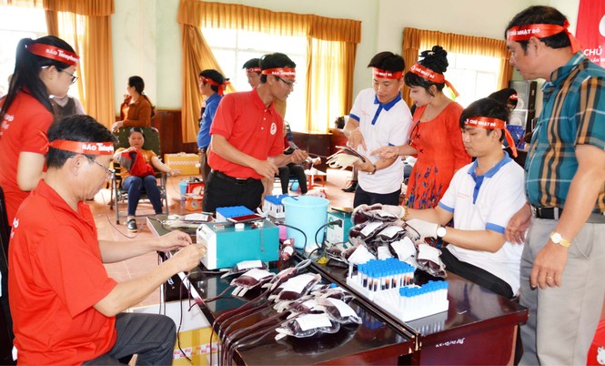 Krông Năng: Đồng bào vùng sâu hào hứng tham gia Chủ nhật Đỏ - ảnh 7