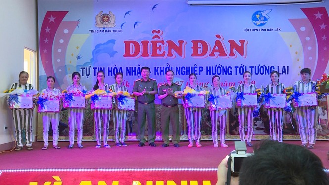 Thêm điểm tựa cho những phận đời phụ nữ lầm lỡ - ảnh 1