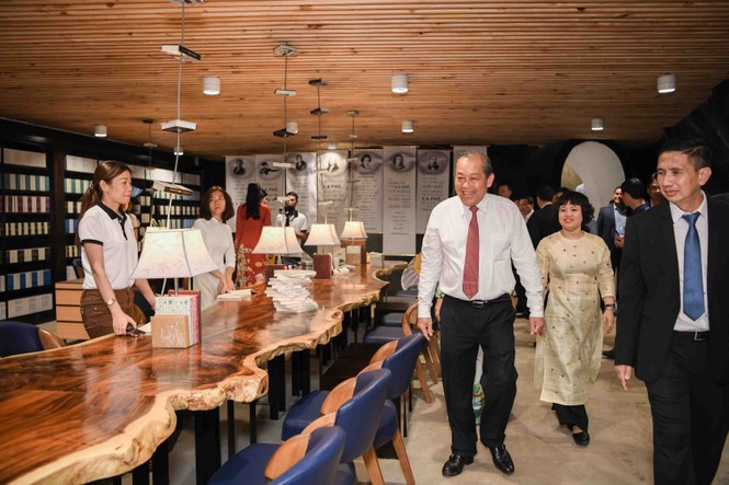 Các lãnh đạo đến tham quan Bảo tàng Thế giới Cà phê - ảnh 1