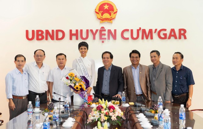 H’Hen Niê: Không muốn là 'cô gái phấn son, hàng hiệu' - ảnh 10