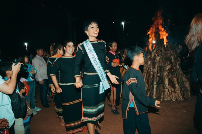 H’Hen Niê: Không muốn là 'cô gái phấn son, hàng hiệu' - ảnh 5