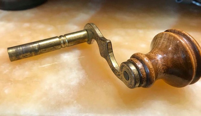 Chiêm ngưỡng những chiếc đồng hồ cổ cực hiếm ở Hà Nội - ảnh 6