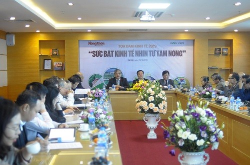 Sống trên núi nợ, chuyên gia lo sức bật kinh tế 2019 - ảnh 2