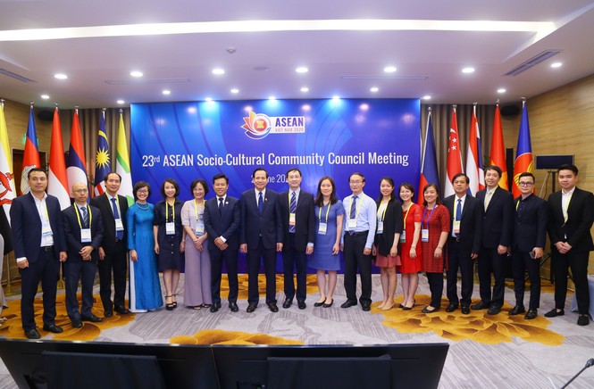 ASEAN thống nhất tăng cường các biện pháp ứng phó với COVID-19 - ảnh 2