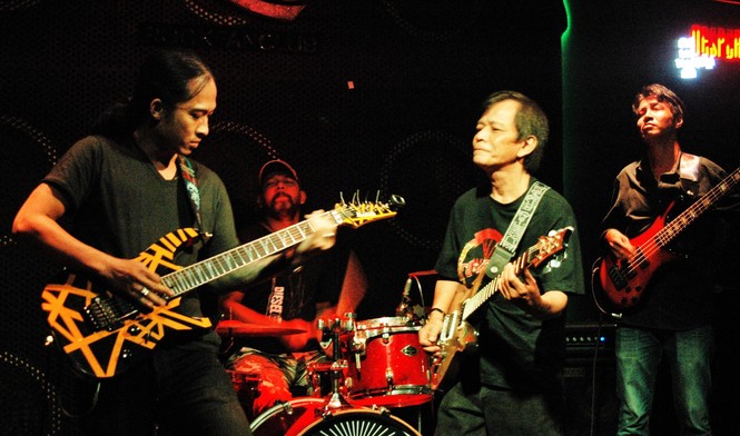 Khám phá lò luyện ghi ta rock - ảnh 1