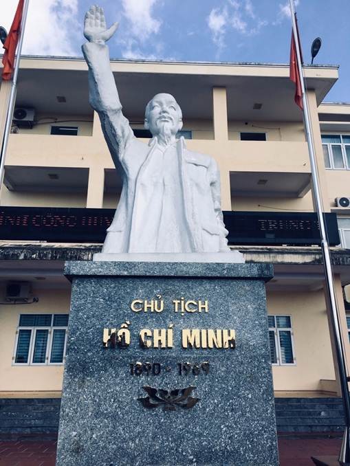 Quanh bức tượng Bác - ảnh 1