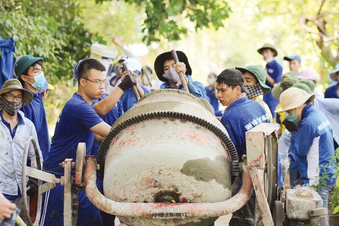 Sống cống hiến vì Tổ quốc, cộng đồng - ảnh 2