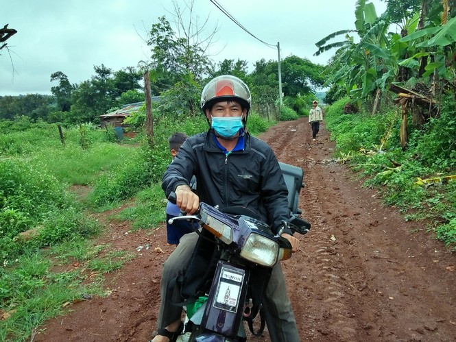 Những đoàn viên đi từng ngõ, gõ cửa từng nhà chống dịch - ảnh 3