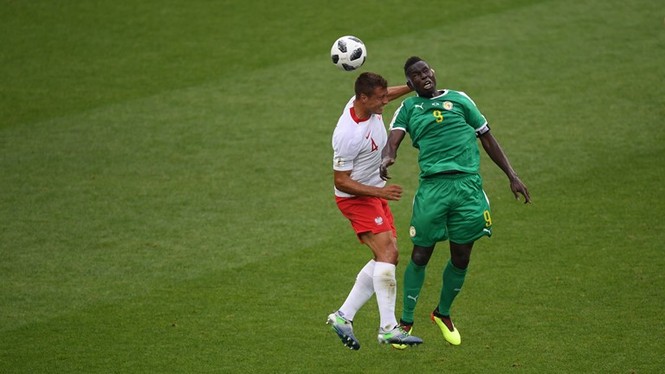 Hàng thủ chơi tệ, Ba Lan thua đau Senegal trận ra quân World Cup - ảnh 9