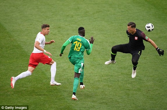 Hàng thủ chơi tệ, Ba Lan thua đau Senegal trận ra quân World Cup - ảnh 20