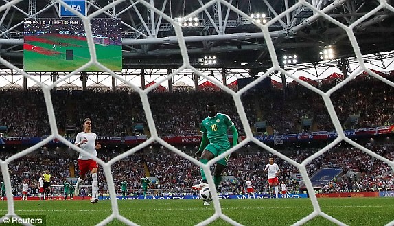 Hàng thủ chơi tệ, Ba Lan thua đau Senegal trận ra quân World Cup - ảnh 22