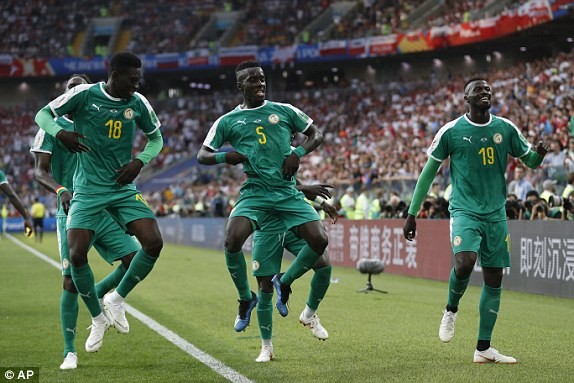 Hàng thủ chơi tệ, Ba Lan thua đau Senegal trận ra quân World Cup - ảnh 23