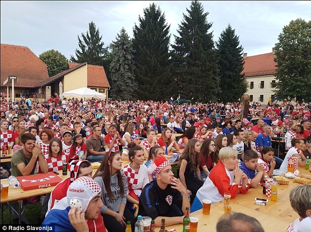 Sao Croatia chi hơn 90 triệu đãi bia cả thị trấn xem World Cup - ảnh 1