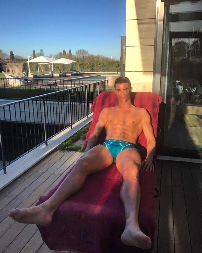 Chia tay Real, Ronaldo rao bán siêu biệt thự ở Madrid - ảnh 9