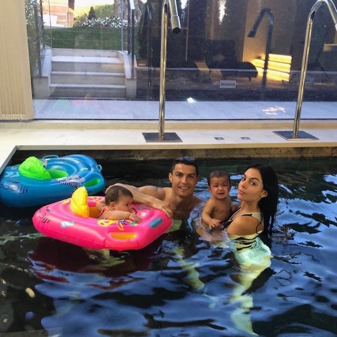 Chia tay Real, Ronaldo rao bán siêu biệt thự ở Madrid - ảnh 2
