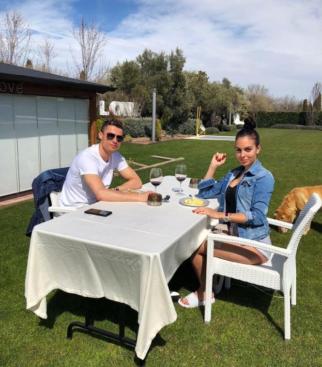 Chia tay Real, Ronaldo rao bán siêu biệt thự ở Madrid - ảnh 3