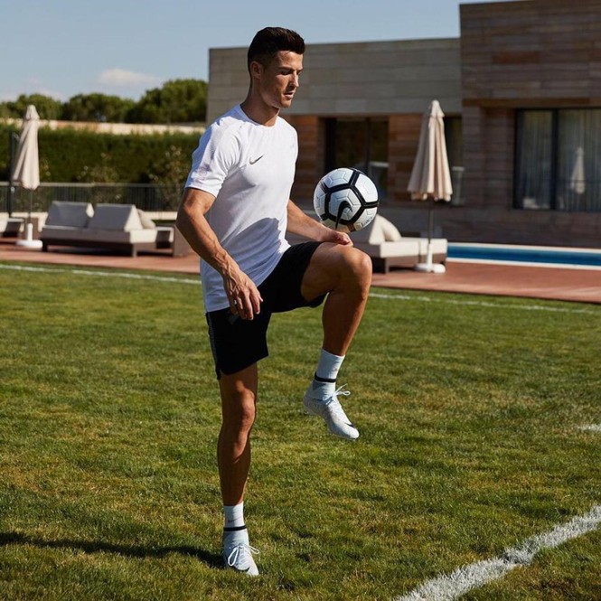 Chia tay Real, Ronaldo rao bán siêu biệt thự ở Madrid - ảnh 6