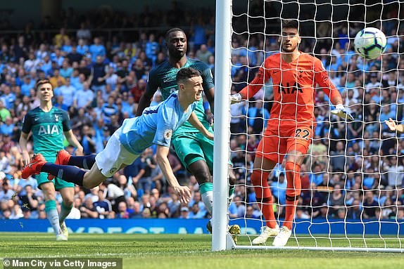 Hạ Tottenham 1-0, Man City tái chiếm ngôi đầu bảng - ảnh 8