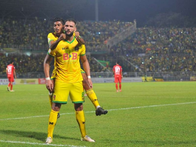 Cùng bảng với Việt Nam ở vòng loại World Cup, Malaysia nhập tịch 4 ngôi sao - ảnh 1