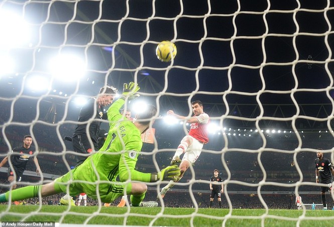 M.U nếm trái đắng trước Arsenal ngày đầu năm - ảnh 1