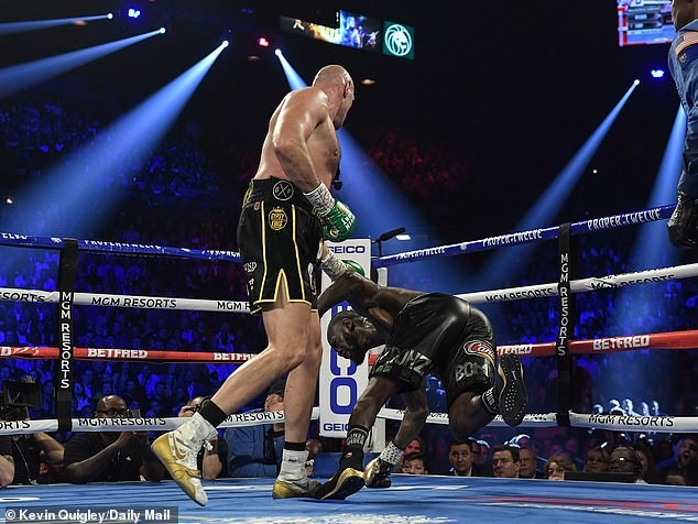 Deontay Wilder nhập viện sau trận thua Tyson Fury - ảnh 1
