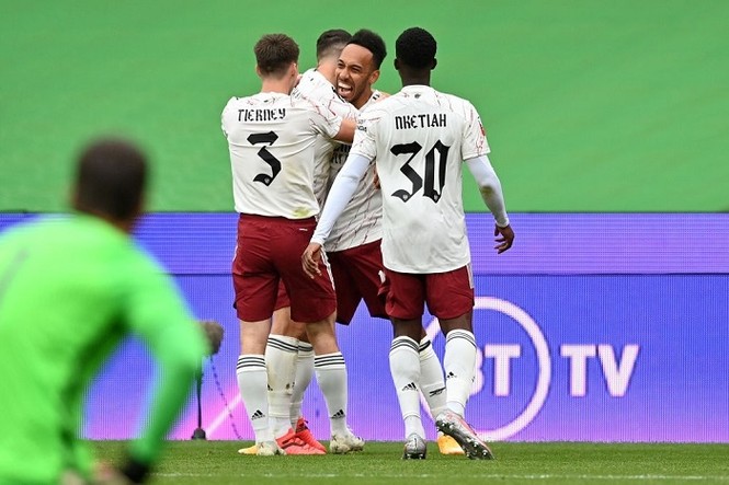 Hạ Liverpool, Arsenal mở tiệc ăn mừng tại Wembley - ảnh 2 Hạ Liverpool, Arsenal mở tiệc ăn mừng tại Wembley - ảnh 2