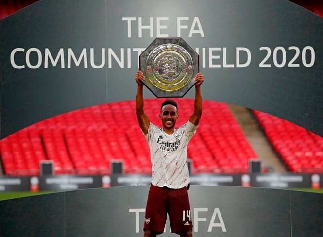 Hạ Liverpool, Arsenal mở tiệc ăn mừng tại Wembley - ảnh 9 Hạ Liverpool, Arsenal mở tiệc ăn mừng tại Wembley - ảnh 9