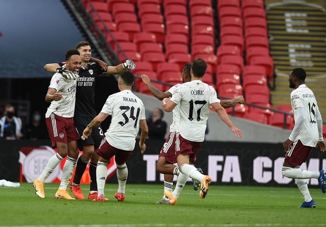 Hạ Liverpool, Arsenal mở tiệc ăn mừng tại Wembley - ảnh 5 Hạ Liverpool, Arsenal mở tiệc ăn mừng tại Wembley - ảnh 5