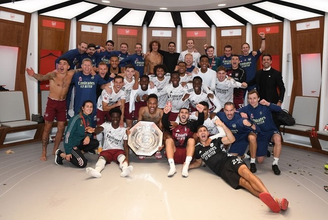 Hạ Liverpool, Arsenal mở tiệc ăn mừng tại Wembley - ảnh 12 Hạ Liverpool, Arsenal mở tiệc ăn mừng tại Wembley - ảnh 12