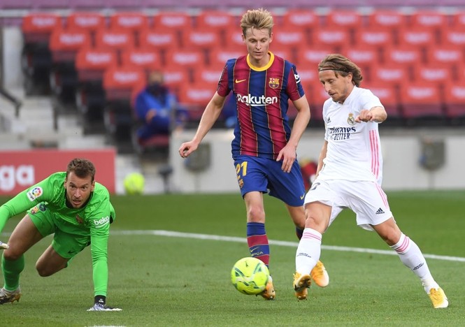 Barcelona gục ngã trước Real Madrid ở trận Siêu kinh điển - ảnh 9