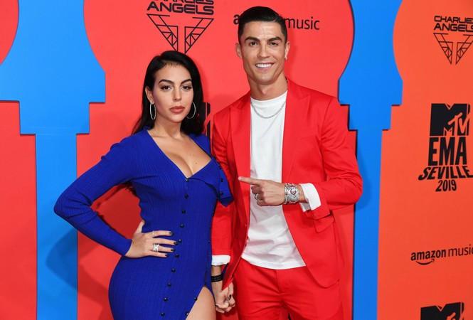 Bạn gái Ronaldo hé lộ điều bất ngờ: ‘Giới thượng lưu không chấp nhận chúng tôi’ - ảnh 6