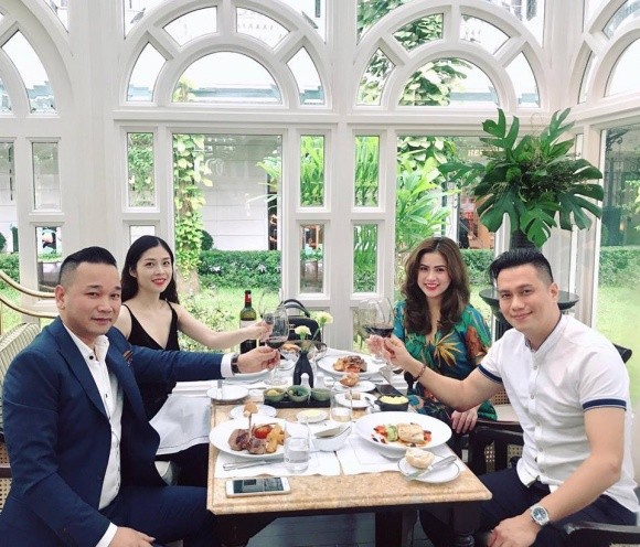 Showbiz 8/7: Tiết lộ bất ngờ về ca sĩ U50 cưới chồng 29? - ảnh 5
