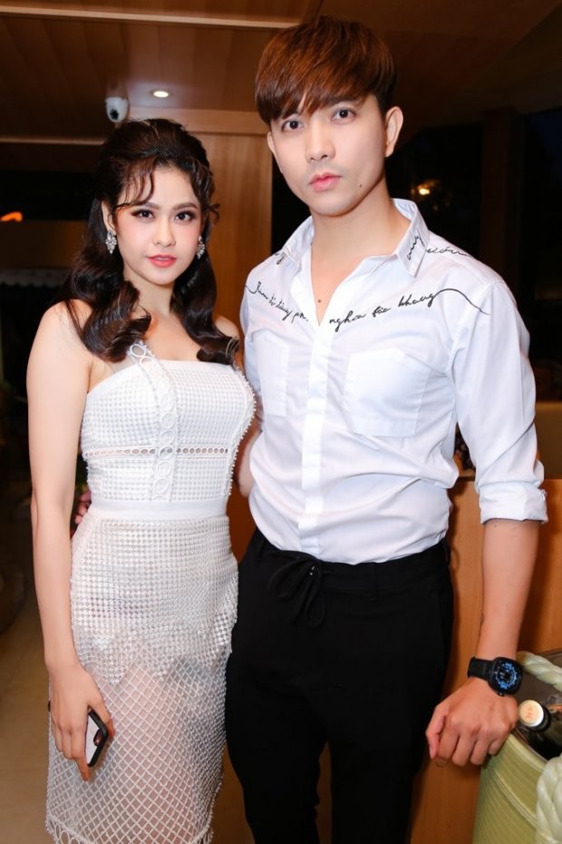 Showbiz 10/7: Tim xác nhận đã ly hôn Trương Quỳnh Anh ? - ảnh 1