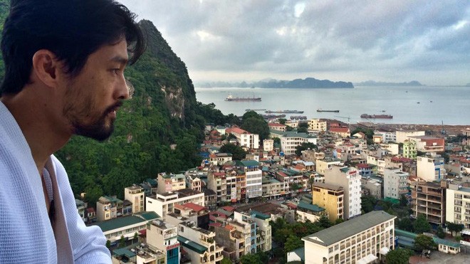 Johnny Trí Nguyễn lại 'gây hoang mang' xuất hiện gầy gò bên bạn gái - ảnh 8