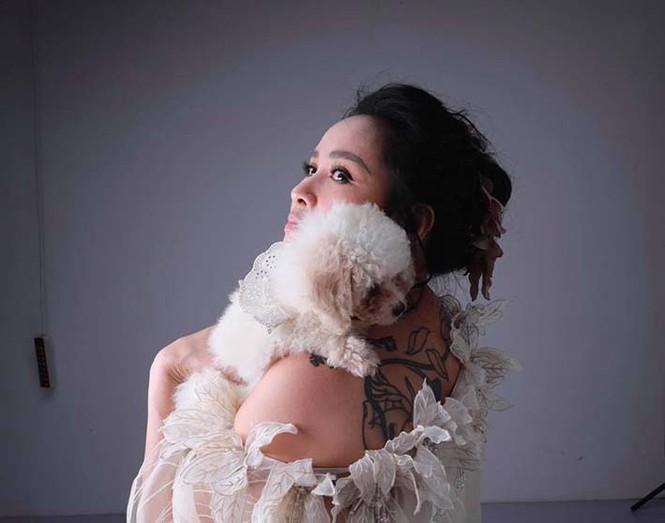Thanh Lam lần đầu để lộ hình xăm 'khủng' và bí ẩn trên lưng - ảnh 1