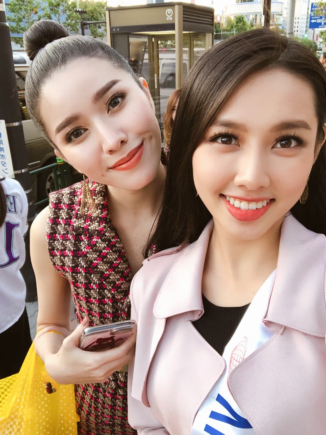 Dù lần đầu tham gia một đấu trường nhan sắc tầm cỡ quốc tế, Thùy Tiên không những vừa được chuyên trang Globalbeauties dự đoán nằm trong top 15 mà còn đã bước đầu gây dấu ấn đẹp trong lòng người mến mộ và các thí sinh bè bạn.