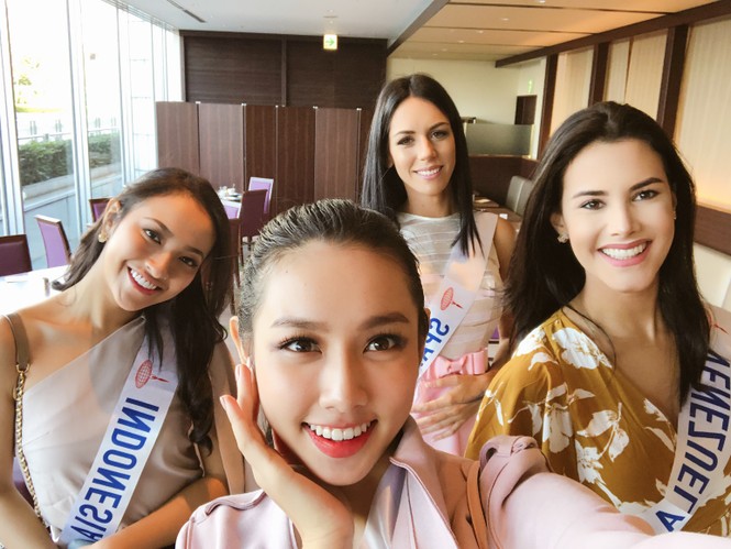 Hôm nay 22/10, Thùy Tiên và các thí sinh Miss International 2018 đang bước vào những hoạt động đầu tiên của cuộc thi. Ngày mai đêm khai mạc cuộc thi sẽ diễn ra tại Tokyo và ngày chung kết sẽ diễn ra vào ngày 9/11 tại Tokyo Dome City Hall, Nhật Bản.