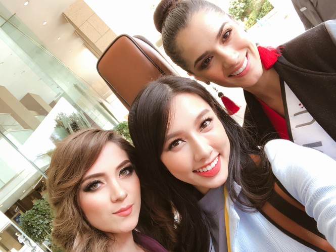 Cô còn cùng các thí sinh học ngoại ngữ của nhau. Với khả năng ngoại ngữ đặc biệt nhanh nhạy, Thùy Tiên gây bất ngờ khi chào người hâm mộ bằng 6 thứ tiếng Nhật, Thái, Tây Ban Nha, Hàn bên cạnh hai ngôn ngữ mà cô thông thạo từ trước là Anh và Pháp.
