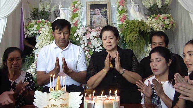 Sau tang lễ, gia đình tổ chức sinh nhật cho Á hậu Thái Lan vừa tử nạn - ảnh 3