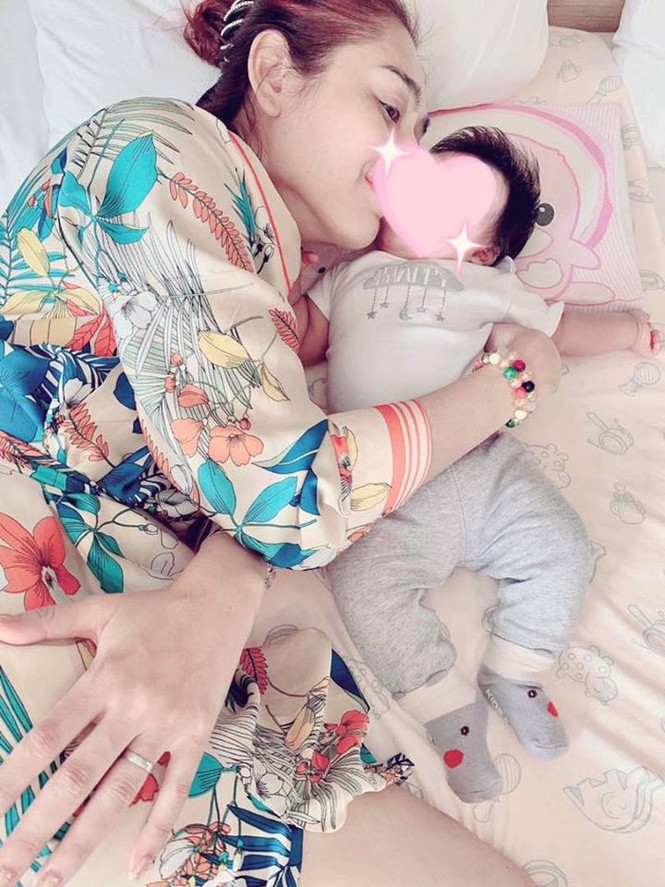 Lâm Khánh Chi khoe ảnh con trai 3 tháng có mũi cao vút giống cô - ảnh 1