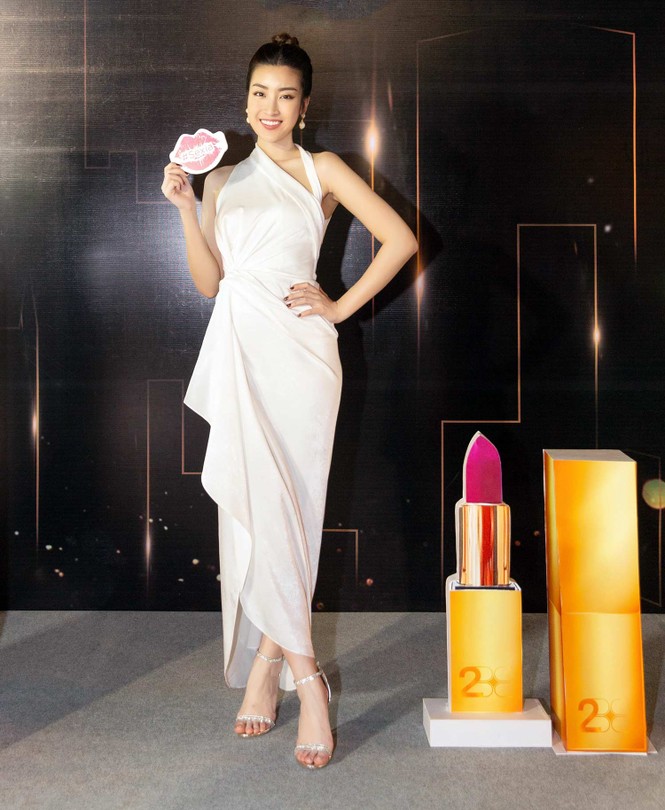 Hoa hậu Mỹ Linh làm MC trong chương trình chào xuân cho công nhân - ảnh 7